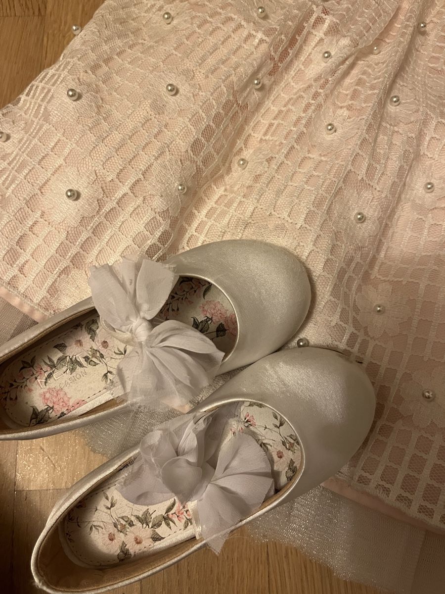 Kleider & Röcke: Mädchen Kleid Mit Schuhe – Neu (gemäss Beschreibung) aus Adliswil von Sale12 3