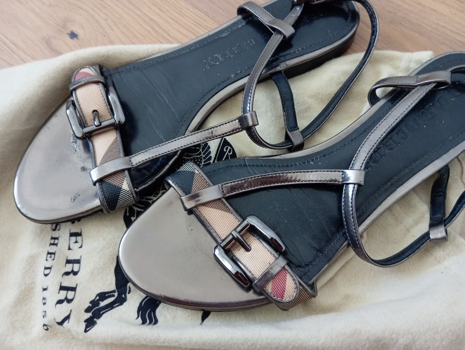 Burberry Scarpe da donna: Burberry Sandalen, Grösse 37 – Usato da Romanshorn venduto da mololo 1