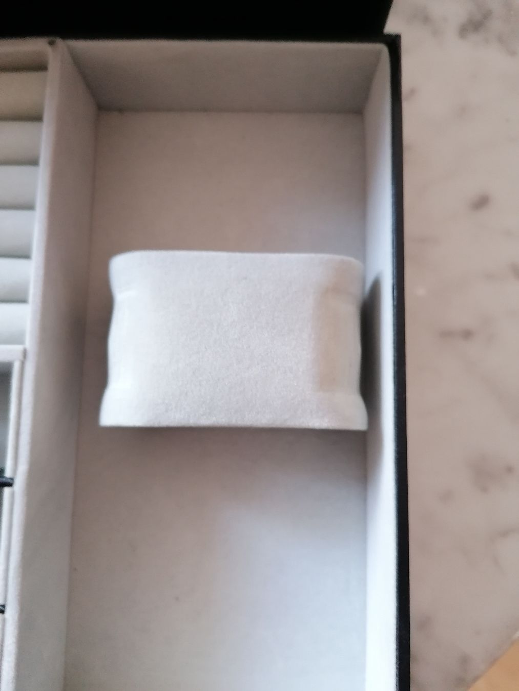 Portagioie: UHREN/SCHMUCK SCHATULLE MIT SCHLÜSSEL  – Nuovo (secondo la descrizione) da Pratteln venduto da ThereseZ 3