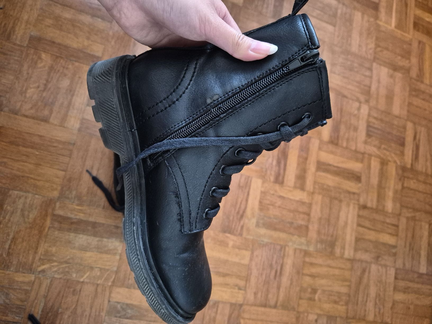 Chaussures femmes: bottes noires  – D'occasion à Villars-sur-Glâne par dia_2q2l 2