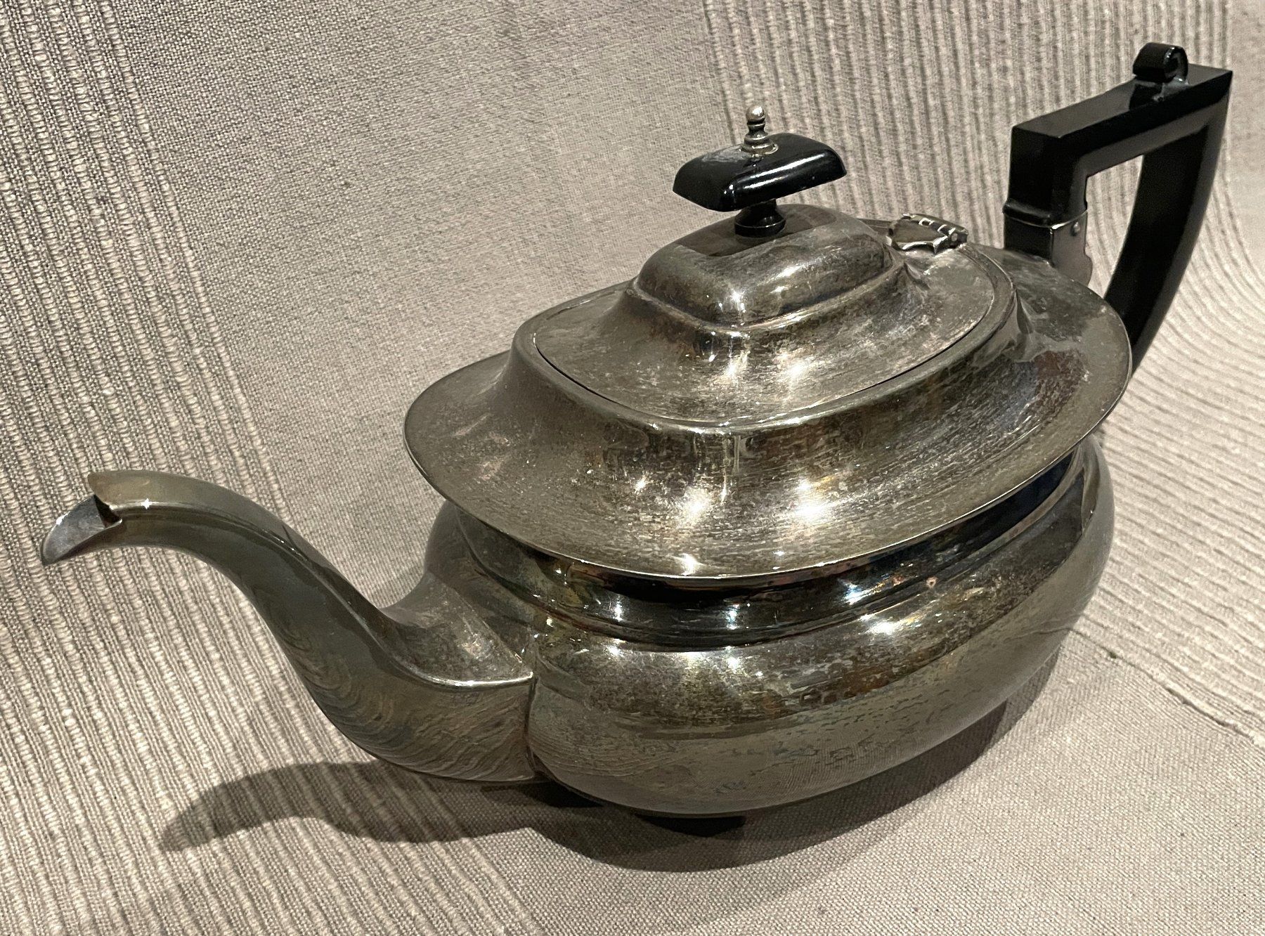 Caraffe: Antike Englische Teekanne versilbert mit Bakelit Griff – Usato da Bern venduto da Chraebu2 1