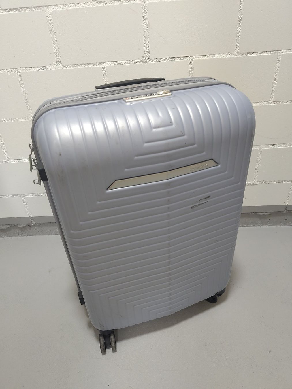 Samsonite Reisekoffer: Hartschalenkoffer Silber Samsonite Grösse M – Gebraucht aus Zürich von ego_t6ld