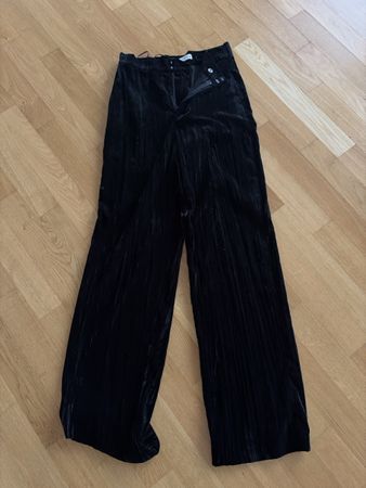 Schwarze Samthose von Zara - Grösse XS - Neuwertig!
