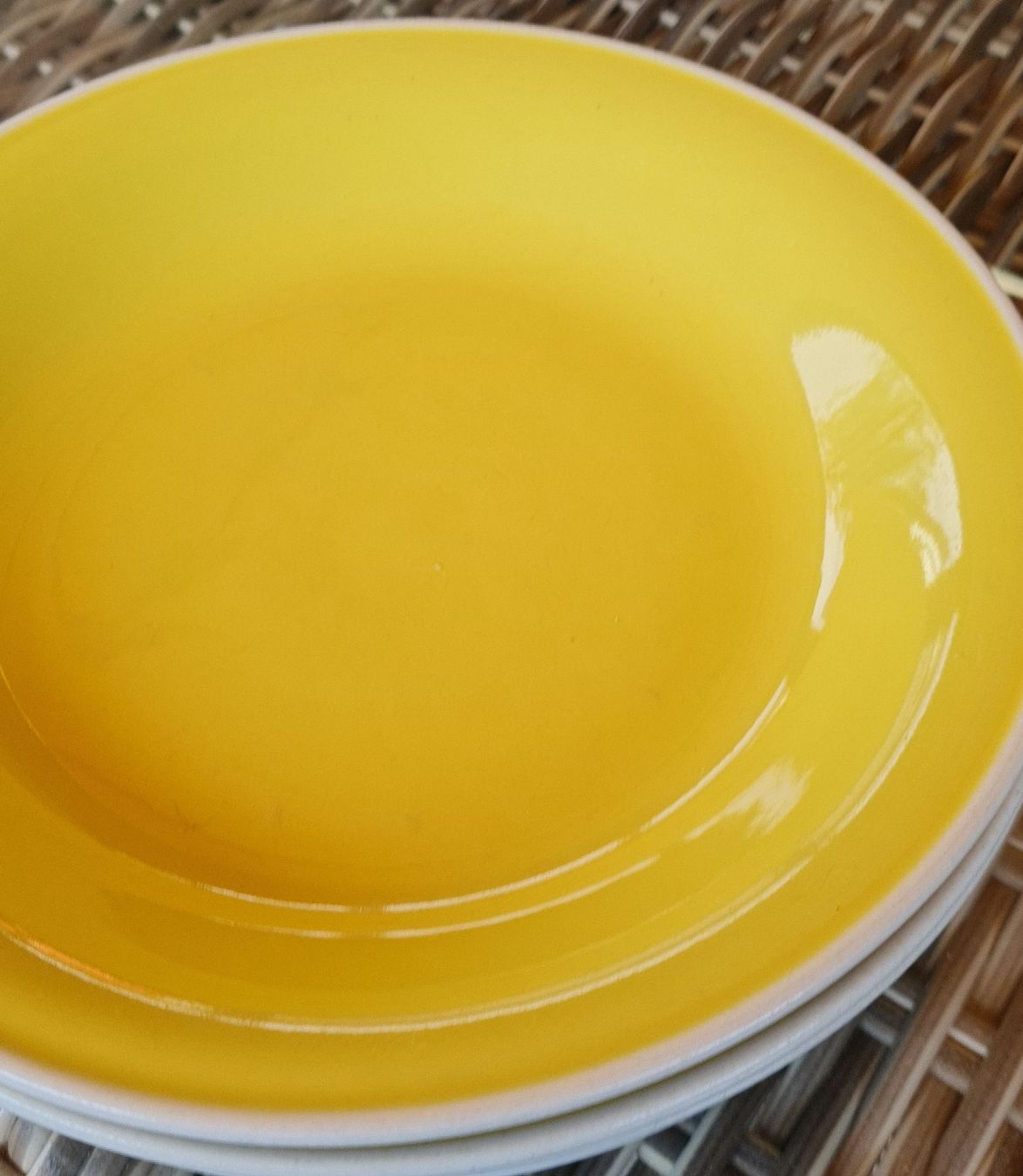 Rössler Assiettes: Rössler 4 Suppenteller gelb wie neu – D'occasion à Münsingen par Cuci31