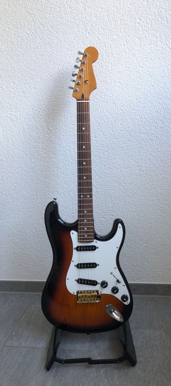 Strumenti musicali: Stratocaster SB Roasted Maple Neck – Usato da Fraubrunnen venduto da MarvinNr42