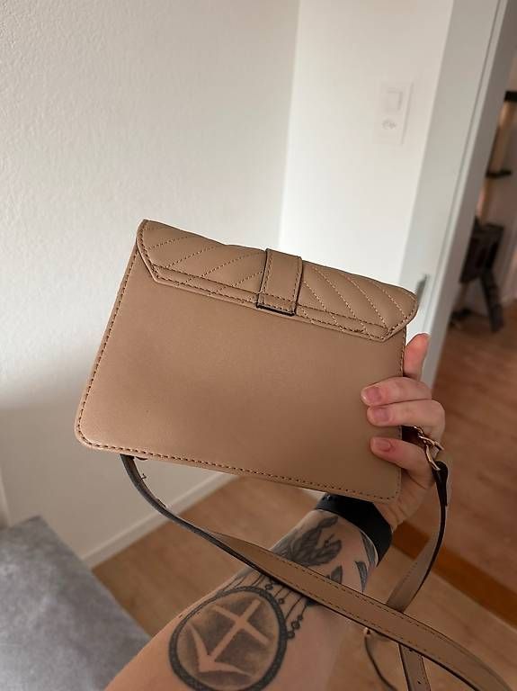 Borse da donna: Sac guess  – Usato da Moutier venduto da juj_8zdj 1