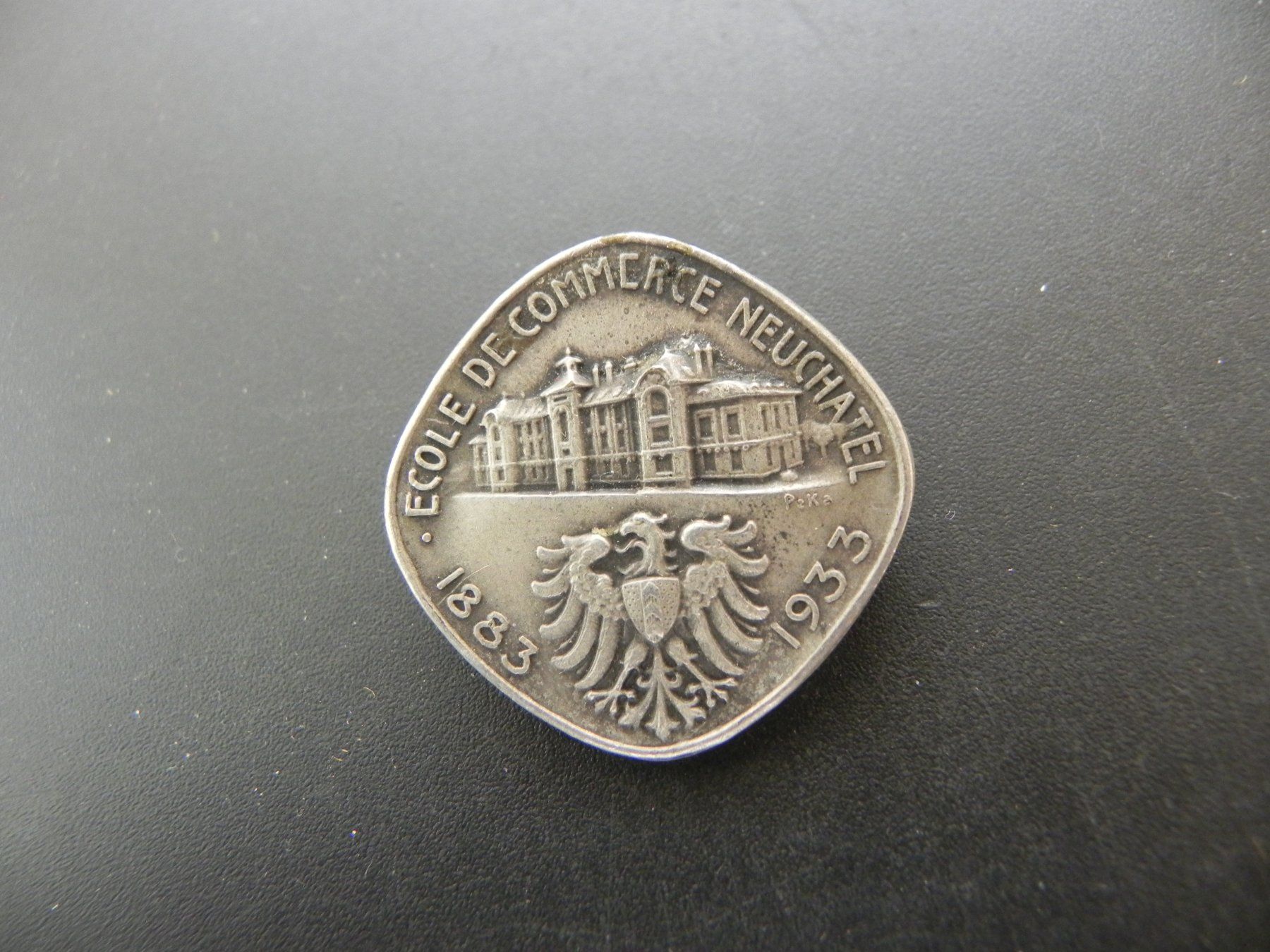 Spille & Fermagli: Insigne École de Commerce Neuchâtel 1883 - 1933 – Usato da Biel/Bienne venduto da Gogolozi