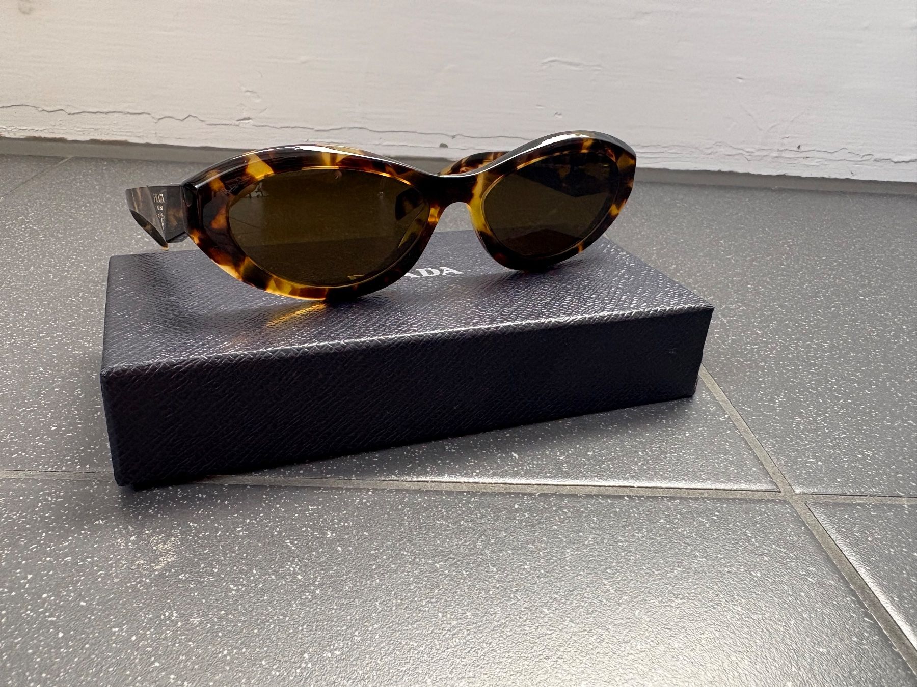 Prada Occhiali & Lenti: Prada Sonnenbrille – Nuovo (secondo la descrizione) da Biel/Bienne venduto da ayyahaga 3