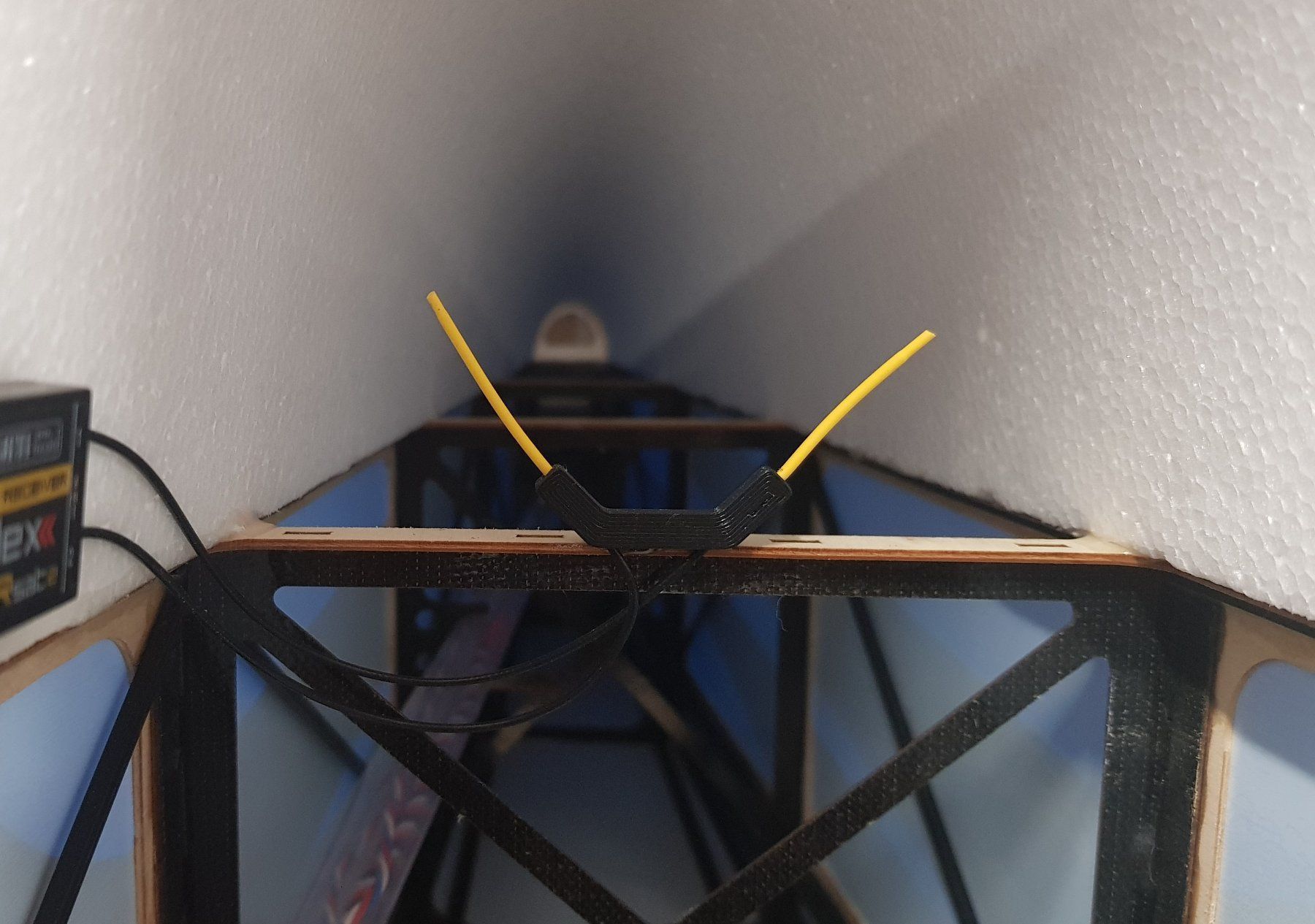 Kit di modellismo & Modellini statici: Antennenhalter für Empfänger – Nuovo e nell'imballaggio originale da Reigoldswil venduto da FlyerR10 2