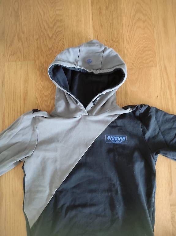 Pullover & Sweatshirts: Kapuzenhoodie in Gr. 152 – Gebraucht aus Zürich von svi_dkg2 1