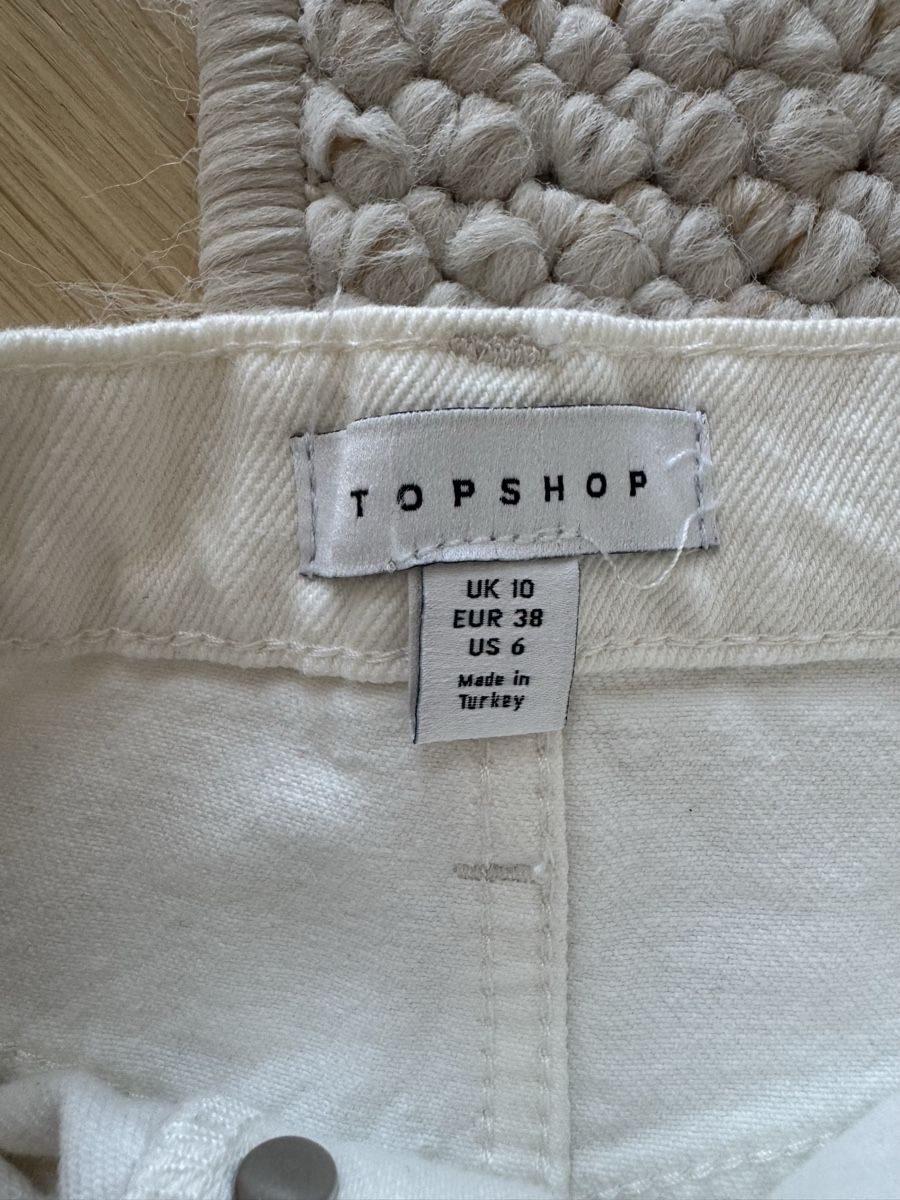 Topshop Gonne: TOPSHOP weißer Jeansrock mit Schlitz – Usato da Zürich venduto da kat_ww7d 3