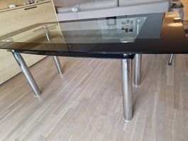 Table a manger en verre