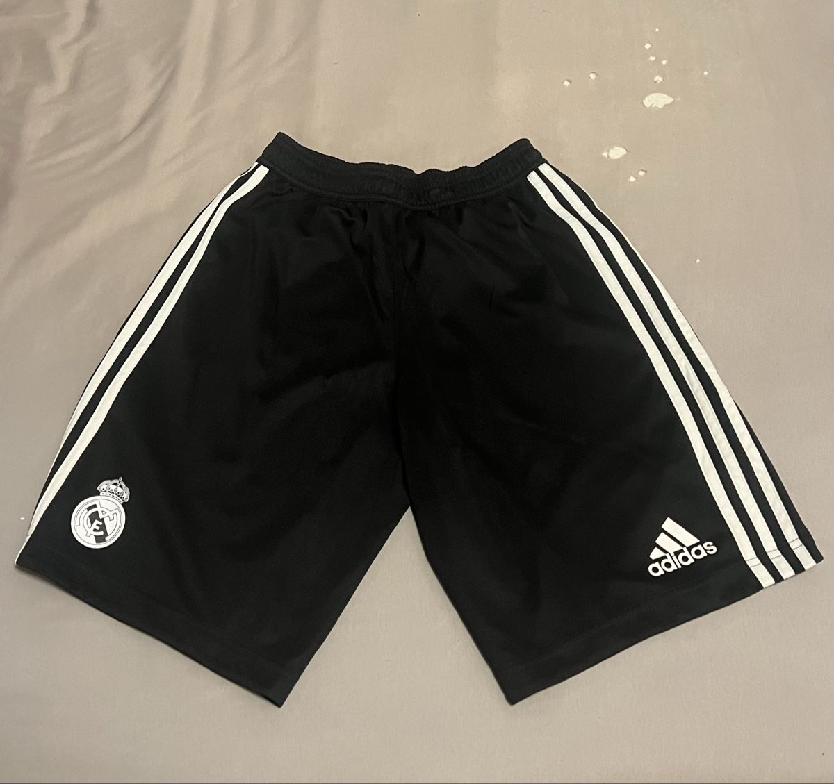 Real Madrid Canottiere & Pantaloni: Short Real Madrid x Y3 Black – Nuovo (secondo la descrizione) da Villars-Ste-Croix venduto da Maaaat