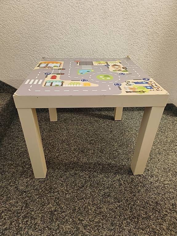 Ikea Tische: Kindertisch Lack quadratisch weiss – Gebraucht aus Staffelbach von smarties_fun