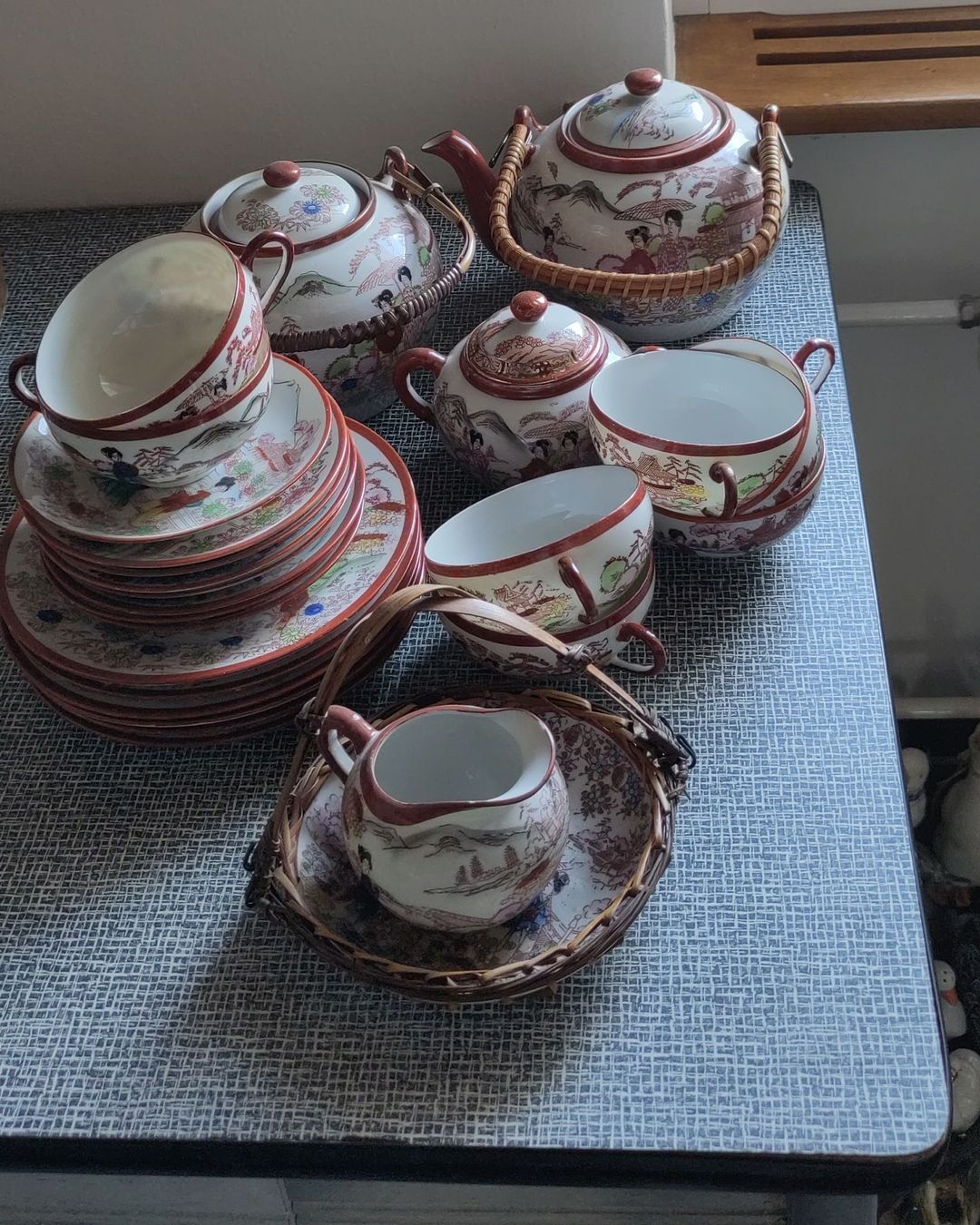Set di piatti: Antikes Kaffeeservice – Asiatischer Stil – Usato da Derendingen venduto da Biberister