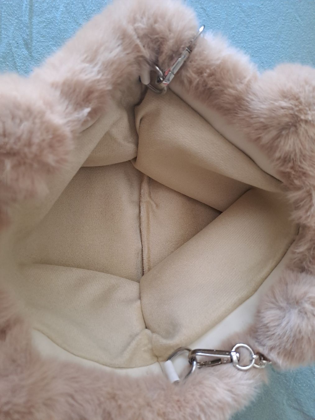 Taschen für Damen: Handtasche Kunstfell mit Kette hellbraun neu – Neu (gemäss Beschreibung) aus Zürich von jun_vh8f 2