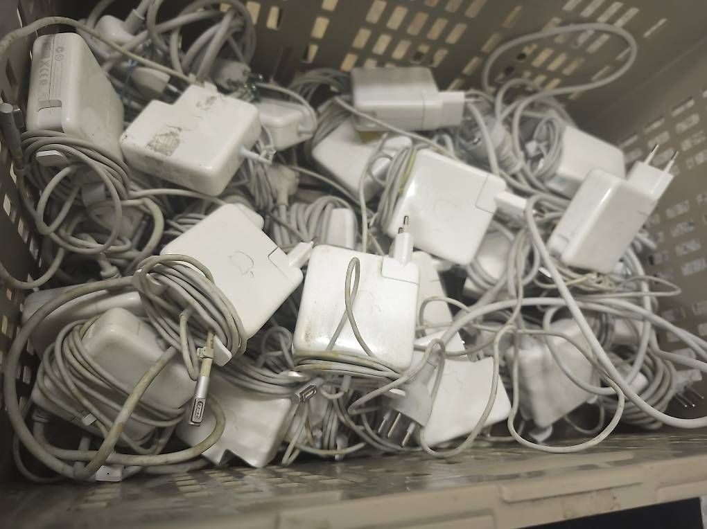 Apple Caricabatterie: Apple Ladegeräte – Usato da Binningen venduto da saviola01