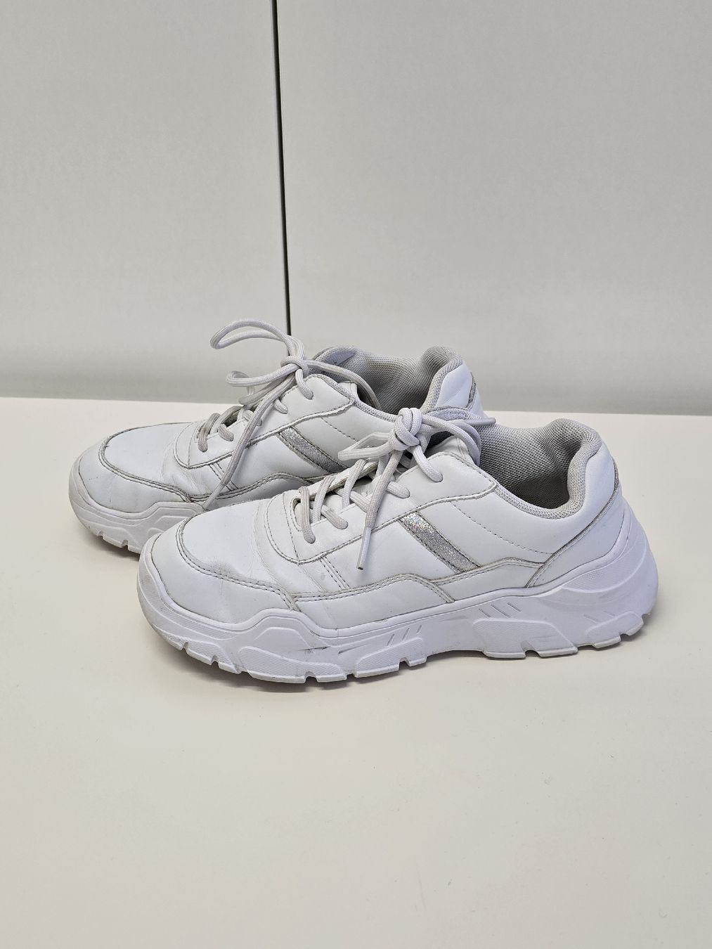 Scarpe per ragazze: Mädchen Venice Sneaker Gr.37 – Usato da St. Gallen venduto da CAPYCORP