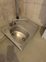 Waschbecken aus Metall
