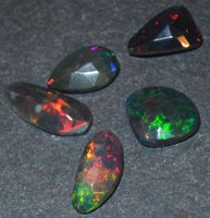 Edelstein Set L-8016 – 5 Äthiopischer Schwarzer Opal facetti