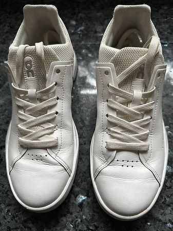 Weisser ON-Schuh, Roger, 38, Damen