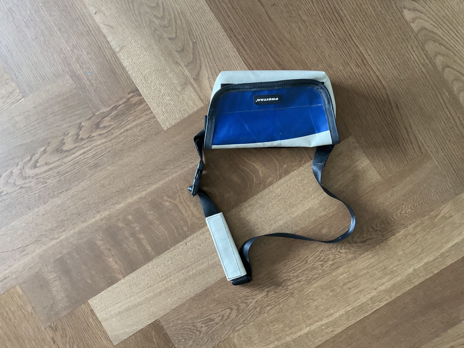 Freitag Borse: Freitag Tasche blau weiss – Usato da Basel venduto da cme03 2