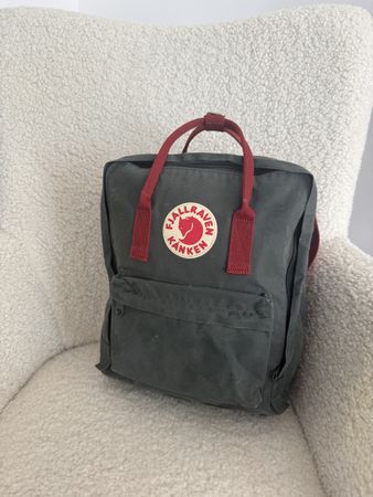 Rucksack Fjällräven Kånken grau/rot