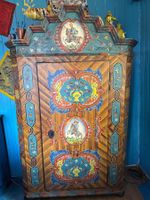 Handbemalener Schrank