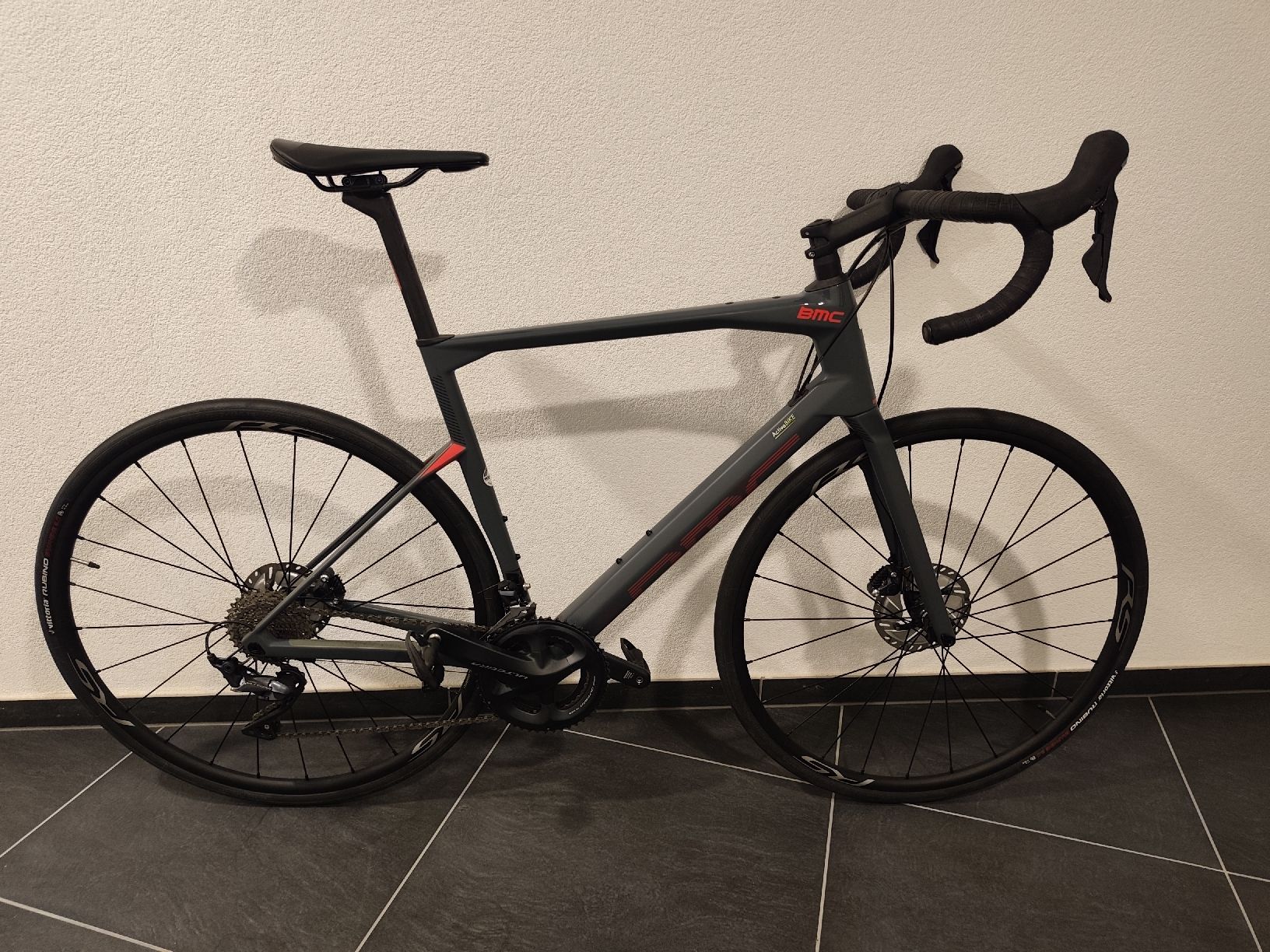 BMC Biciclette: BMC RoadMachine Three Ultegra Disc Endurance 2 – Nuovo (secondo la descrizione) da Farvagny-le-Grand venduto da tzo13