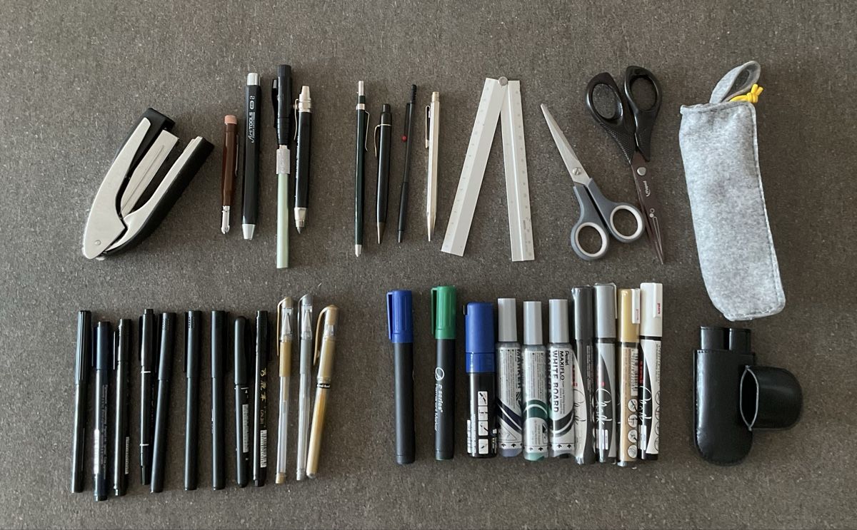 Tous les outils: Schreibwaren Set: Stifte, Schere, Massstab, Heftgeraet – D'occasion à Jegenstorf par BAVARIA4CH