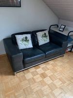 Schwarzes Ledersofa