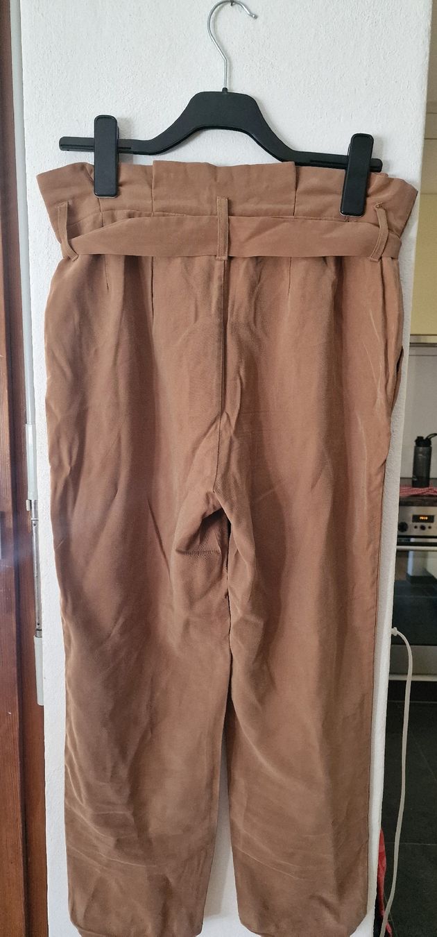 Only Pantaloni: ONLY Stoffhose Gr. 40 Paperbaghose beige Herbst – Usato da Romanshorn venduto da REALJessiB 4