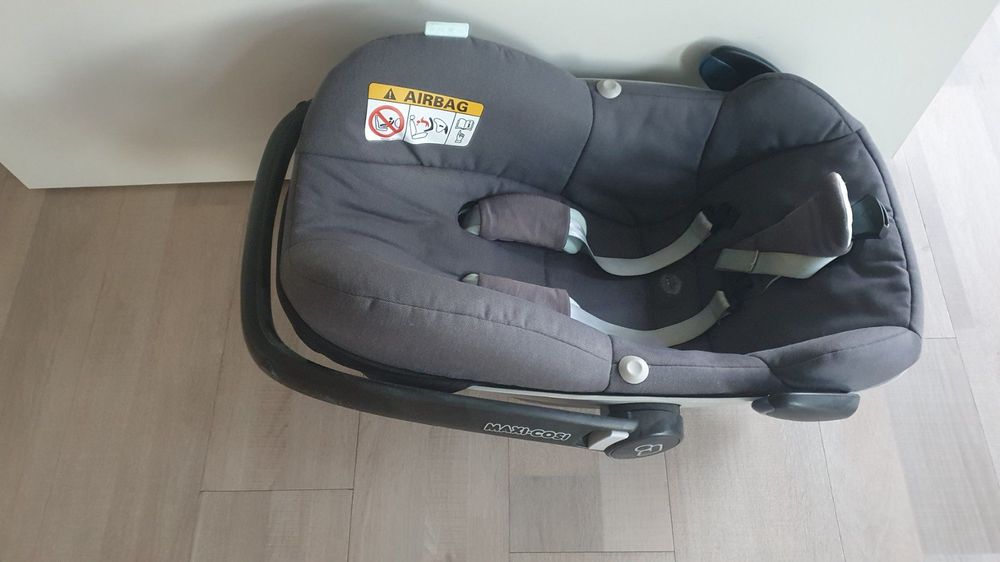 Maxi-Cosi Sièges auto: Maxi-Cosi Babyschale, pebble plus, guter Zustand. – D'occasion à Neuchâtel par Umberto17