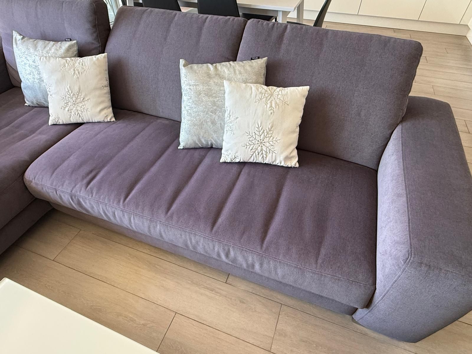 Sofas: Canapé d'angle+pouf  – D'occasion à Lausanne par lun_5f6l 1