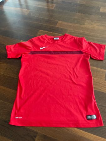 Nike Sport T-Shirt Grösse 147-158, 12-13 J