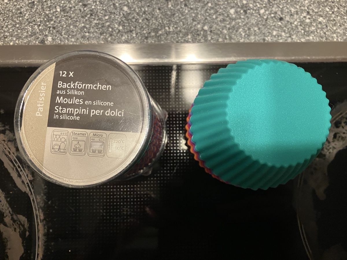 Migros Moules à gâteaux: 2x 12 Backförmchen aus Silikon – Neuf avec emballage d'origine à Goldau par daytona82 1