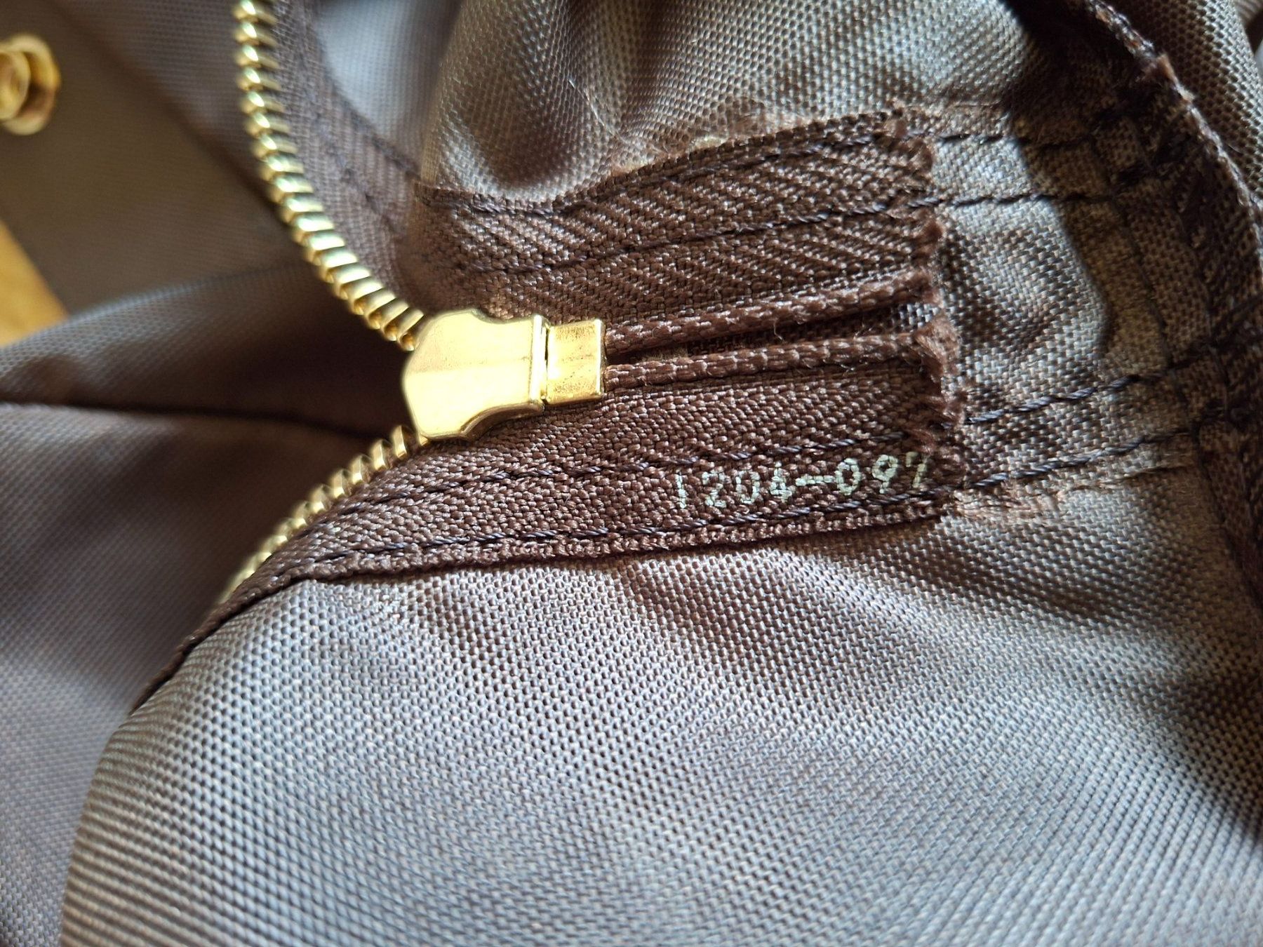 Louis Vuitton Sacs: LOUIS VUITTON  Kleidersack / Kleiderschutzhülle – Neuf (Voir description) à Zürich par Daniel517 6