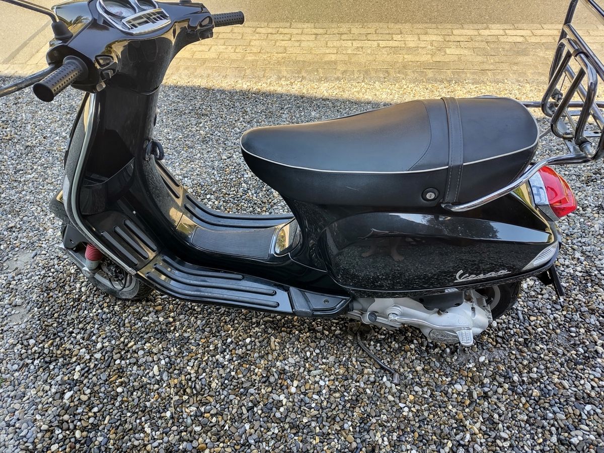 Vespa Scooters: Vespa LXS 125 – Gebraucht aus Balgach von Aussietrader 4