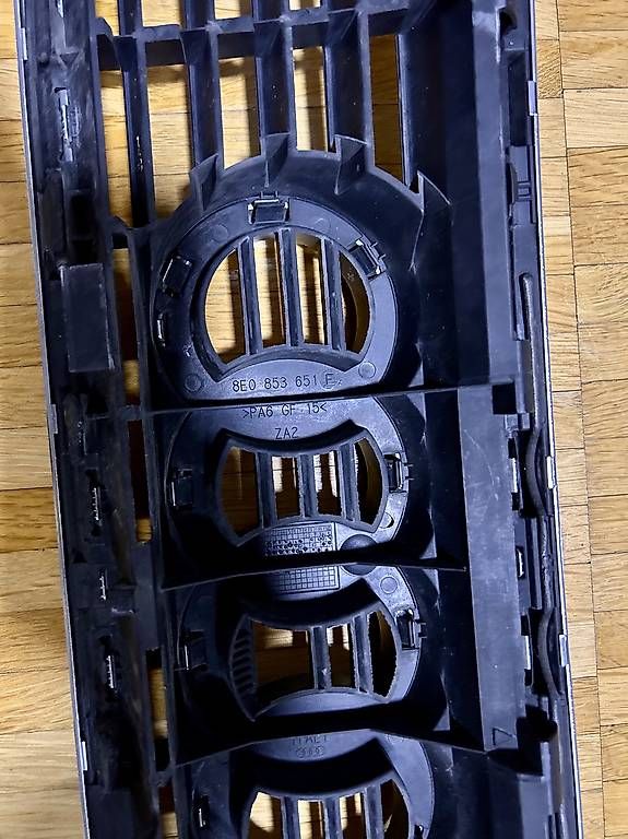 Tutti pezzi di ricambio auto: Audi A4 Frontgrill/Kühlergrill – Usato da Birr venduto da vla_bps8 2