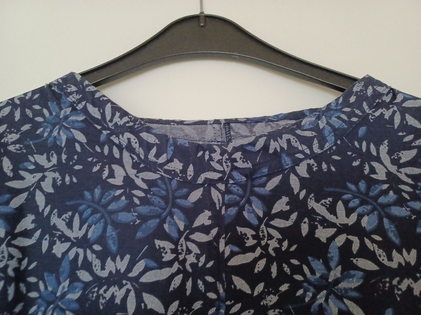 Vestiti: Kleid Gr 46/48, dunkelblau gemustert – Nuovo (secondo la descrizione) da Zürich venduto da Miniskus 3