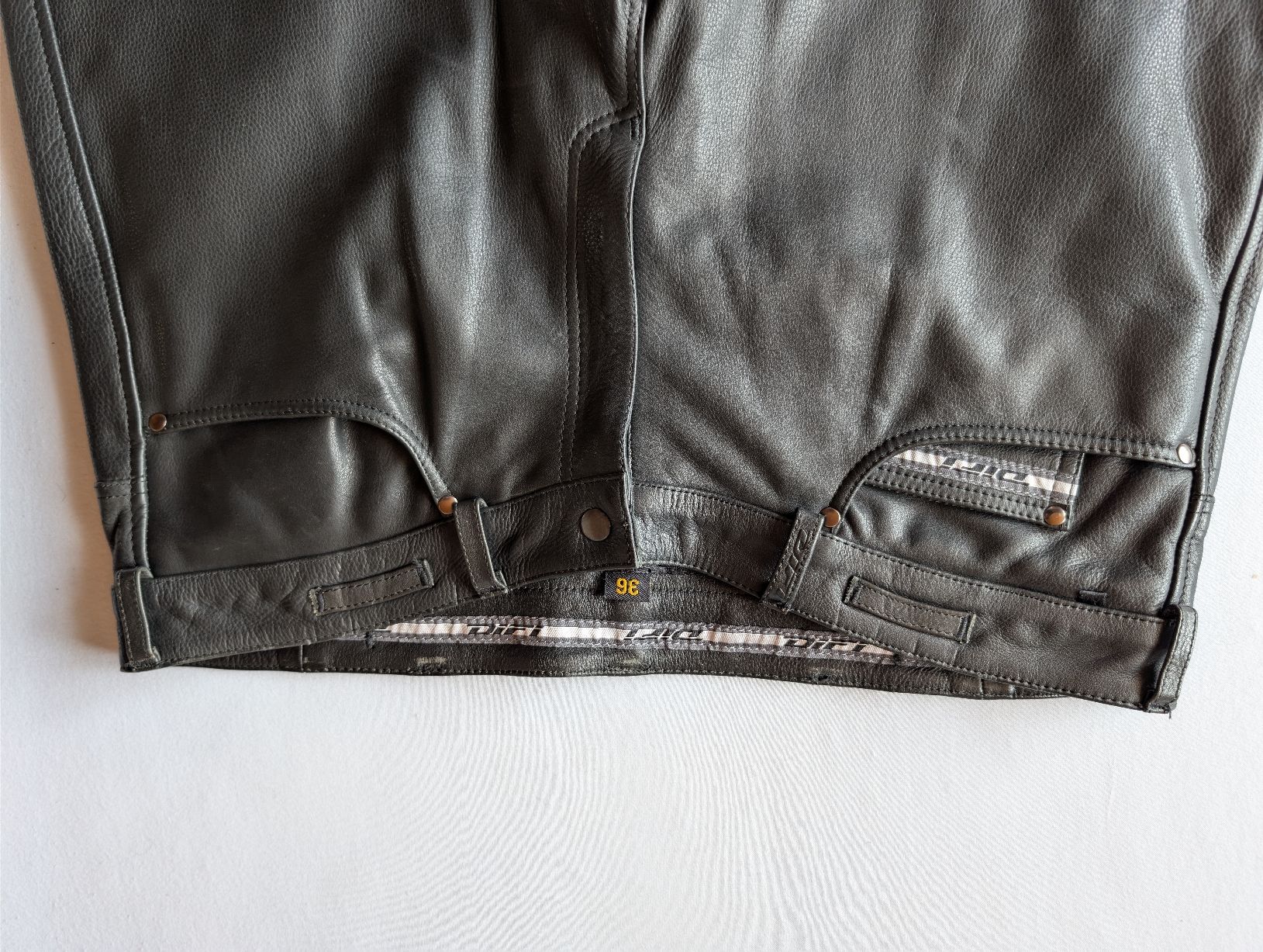 Pantaloni: Motorrad Lederhose Difi gr 36 – Usato da Laupen ZH venduto da Zmoewe 1