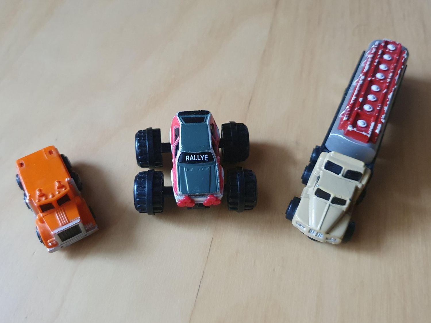 Modellini d'auto: Mini modèles réduits auto + camions – Usato da Romainmôtier venduto da Oaxaca9