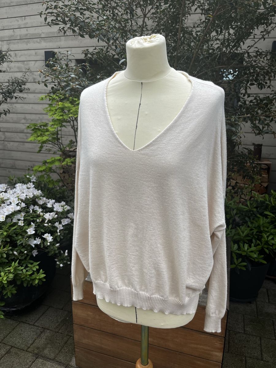 Pulls & Sweat-shirts: Ange Oversize Strickpullover, Gr. Onesize, Offwhite, – Neuf avec emballage d'origine à Bäretswil par evi-ta 1