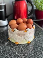 Verspielte Keramikschale mit Gänsen