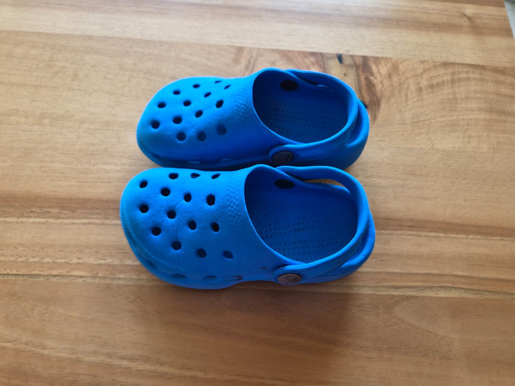 Schuhe für Jungen: Set / 2 Stk. Kinder Clogs Grösse 24 – Gebraucht aus Ibach von urs_sl5h 5