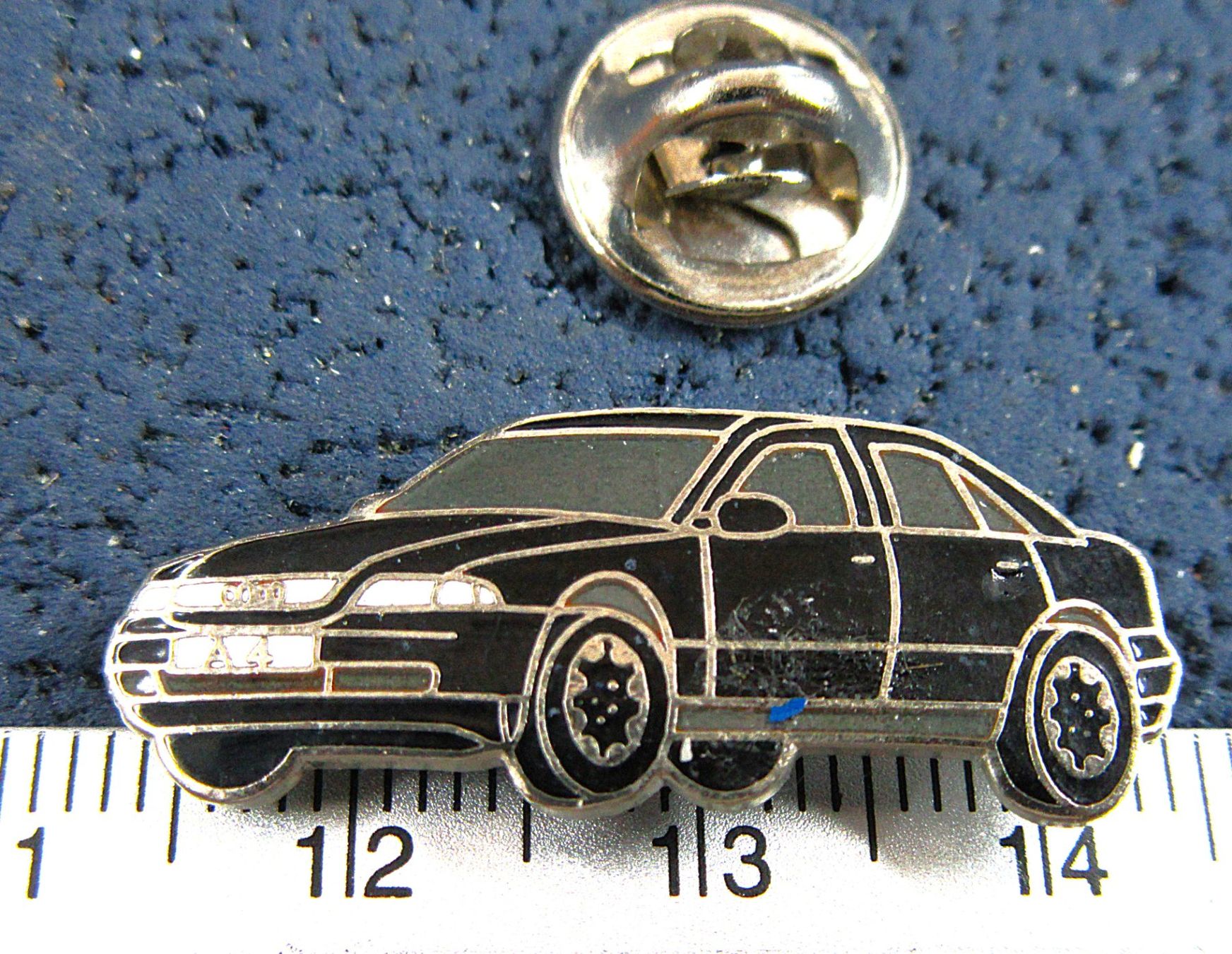 Audi Placchette & Badge: AUDI A4 AUTO PIN ENAMEL – Usato da Ettingen venduto da Hausi4711