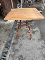 Rustikaler Holztisch/Beistelltisch - Top Zustand 70 x 70 cm