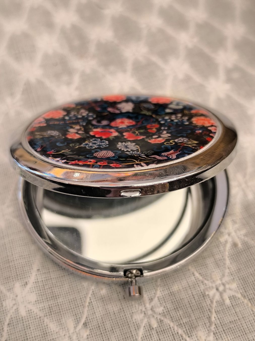 Altro in Decorazioni & Accessori: Schöne Dose mit Blumenmuster, neu Dose – Nuovo (secondo la descrizione) da Zürich venduto da gobel 3