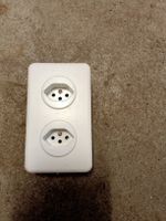 Doppelsteckdose 10A 250V weiss Unterputz Montage gebraucht 