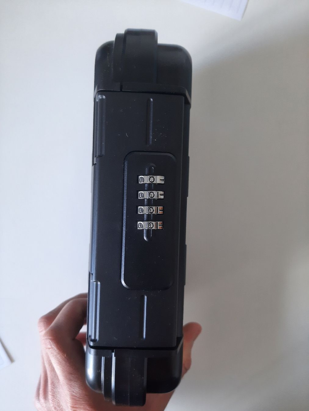 Topcase: Portable safe deposit box with combination lock – Nuovo e nell'imballaggio originale da Fribourg venduto da jo8_7y8z 1